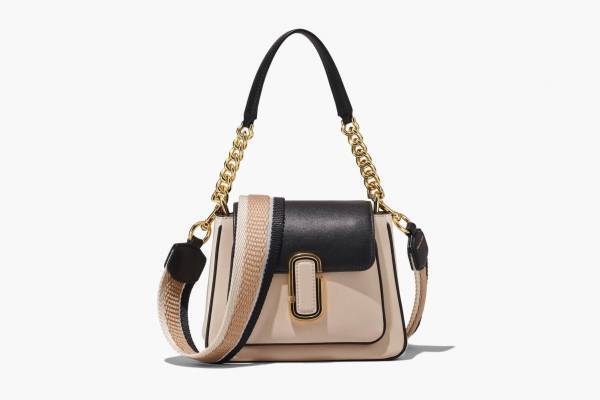 マーク ジェイコブス新作「J マーク」ロゴの3WAYサッチェルバッグ、キャメル×ベージュなど