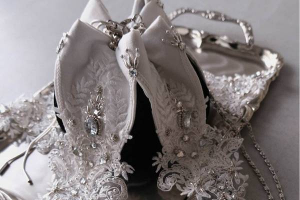 タナカダイスケ新作チェーンバッグ“輝くビジュー”×繊細レース、伊勢丹新宿店の限定ストアで