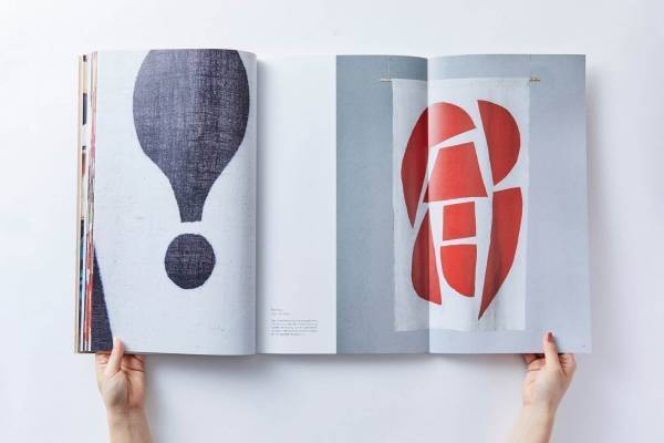 染色家・柚木沙弥郎の展覧会が美術館「えき」KYOTOで、カラフルな染色や絵本原画など展示