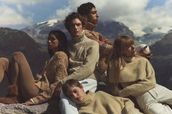 ロロ・ピアーナの22年クリスマス、カシミヤのニットスカーフやカラフルニットなど