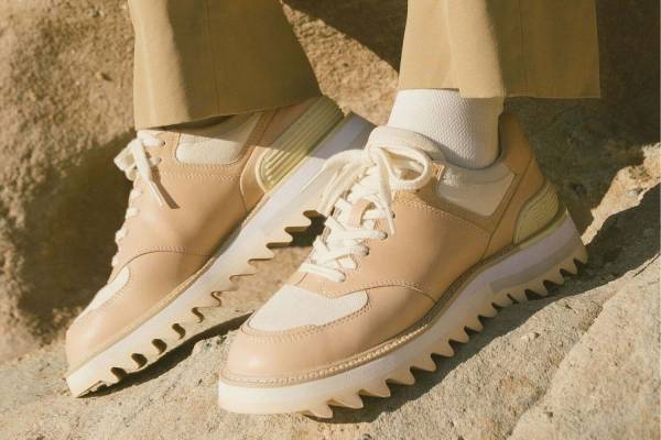 東京デザインスタジオ ニューバランスのスニーカー「TDS 574」レザー×ヘリンボーンのアッパーに