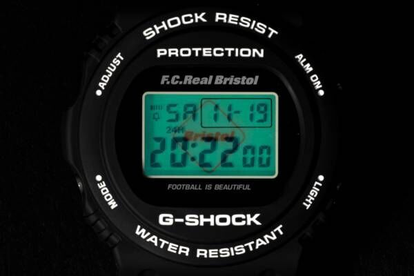 G-SHOCK×エフシーレアルブリストルのコラボ腕時計、バックライトで“Bristol”ロゴ