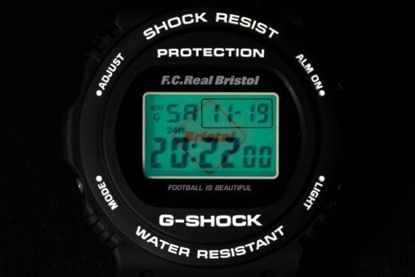 G-SHOCK×エフシーレアルブリストルのコラボ腕時計、バックライトで“Bristol”ロゴ