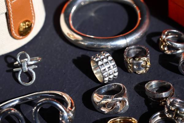 エルメスのヴィンテージジュエリーが揃う期間限定ストア、ランド オブ トゥモロー 心斎橋パルコ店で