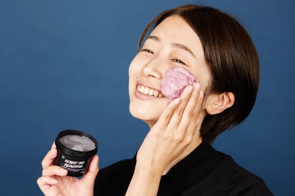 ラッシュ22年冬コスメ、泡立つフェイシャルスクラブ「ブライト&ビューティフル」保湿しながら角質オフ