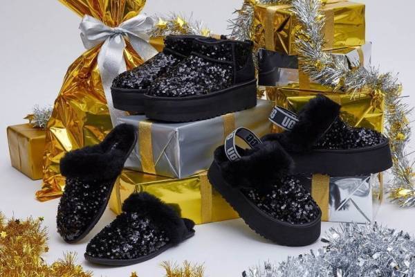 UGGの22年クリスマスシューズ、スパンコール煌めく”厚底”ブーツ&サンダル