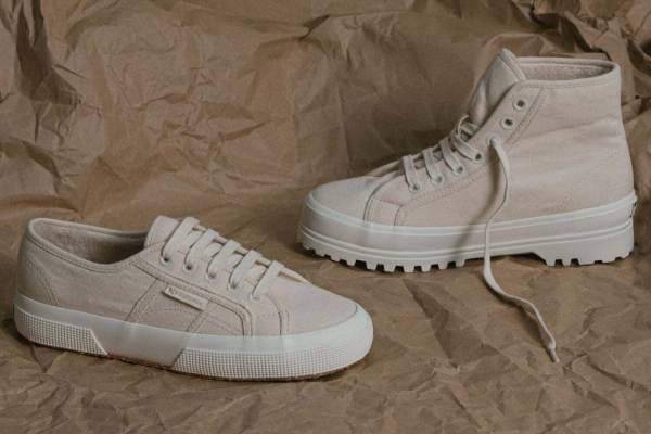 スペルガ新作ウィメンズスニーカー“エコファー＆フェルト”の温かシューズ、ベージュなど明るいカラーで