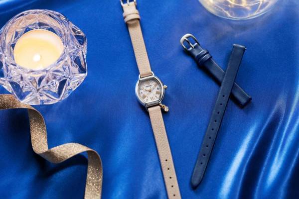 ウィッカ“澄んだ星空”イメージのウィメンズ腕時計、文字盤に射手座＆流れ星