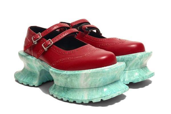 アキコアオキ“翡翠パターン”の立体ソールシューズ、スリー トレジャーズとコラボ