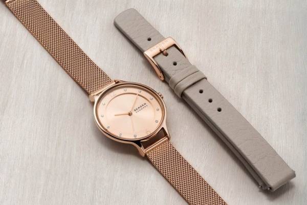 スカーゲンのクリスマス腕時計、ローズゴールドに輝くダイヤル＆“付け替え”ストラップ付き