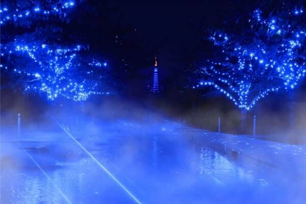 「品川シーズンテラス イルミネーション 2022」“青い結晶”テーマの幻想的な明かりが点灯