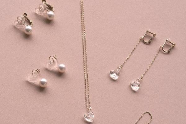 ガラスメーカー「ハリオ」クリスマスアクセサリー - ガラスのハートピアスやネックレス、ミニツリーも