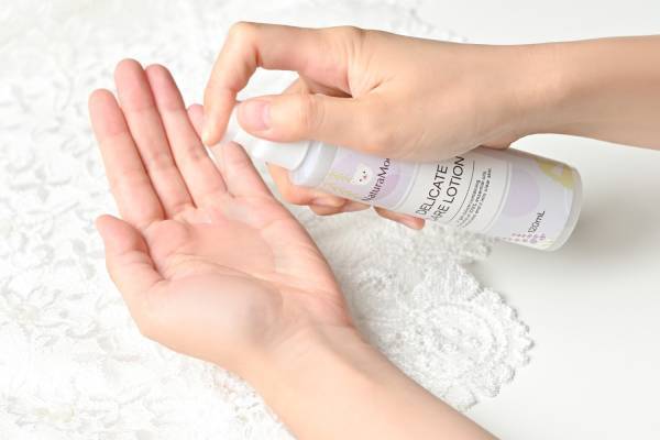 ナチュラムーンのデリケートゾーンケア、"レモンマートル水”ベースのふき取り化粧水など