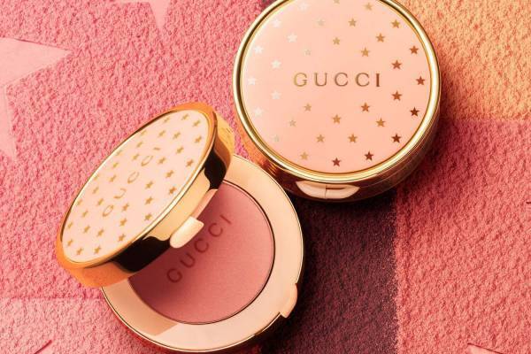 グッチ ビューティ“きらきら星柄ケース入り”アイ＆チークカラー、自然な血色叶える薄づきパウダー
