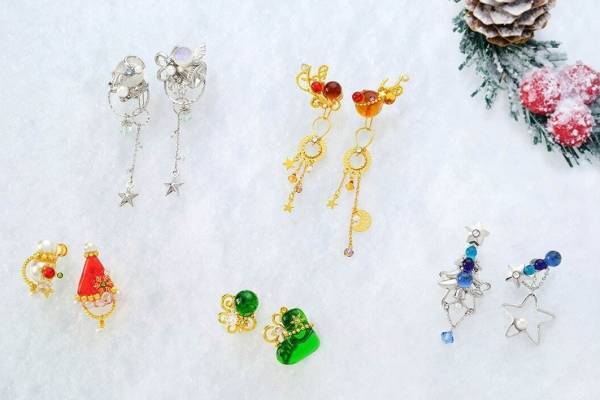 京都発“ピアスのようなイヤリング”「ぴあり」サンタ&赤鼻のトナカイ着想のクリスマスデザイン