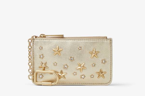 ジミー チュウ22年クリスマス、“スタースタッズ”輝く財布＆クリスタルの“星”が揺れるピアス