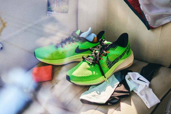 ナイキ“駅伝”着想の新作シューズ＆アパレル、グリーンカラー＆“トンボ”のグラフィック