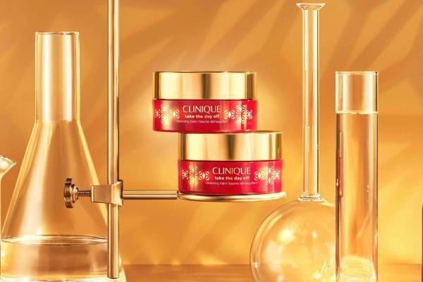 クリニーク22年冬コスメ、“バームからオイルに変化する！？”人気クレンジングに限定デザイン