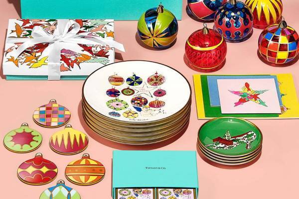 「ティファニー×アンディ・ウォーホル」クリスマス限定プレートやオーナメント、鳥や星を配して