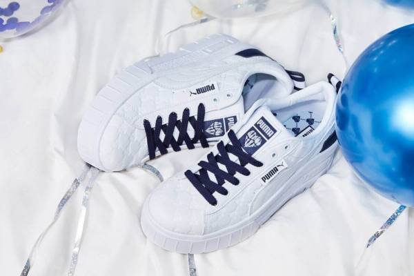 プーマ×アトモス ピンクの“ハートロゴ”に溢れた新作厚底スニーカー、ネイビー×ホワイト