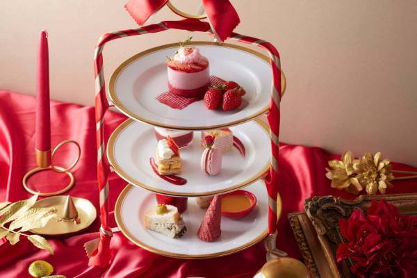 グランドニッコー東京 台場、いちごが主役のアフタヌーンティー“金粉”あしらったシャンパンゼリーなど