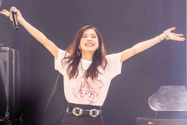 milet初の武道館ワンマンライブを開催、23年5月に