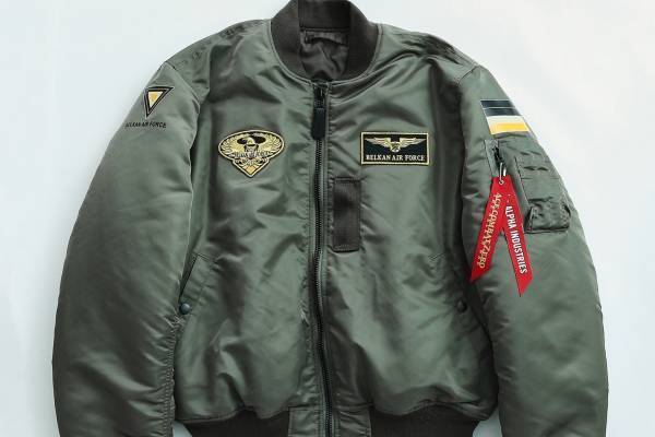 アルファ インダストリーズ「エースコンバット」コラボ、ゲーム着想のMA-1フライトジャケットなど