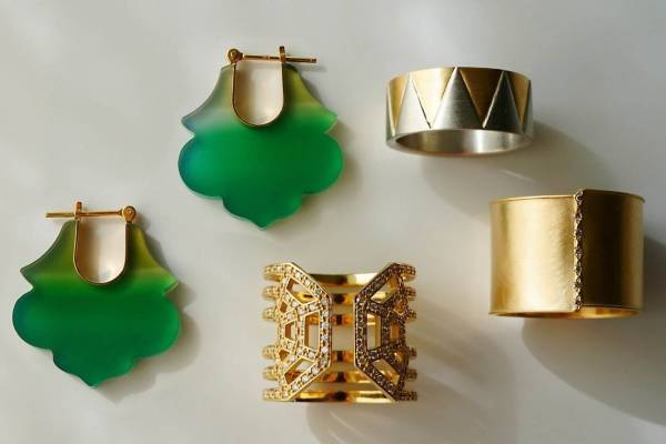 トーカティブやヤヌカのクリスマスジュエリー、”一点物”リング&ピアスがバーニーズ ニューヨークに