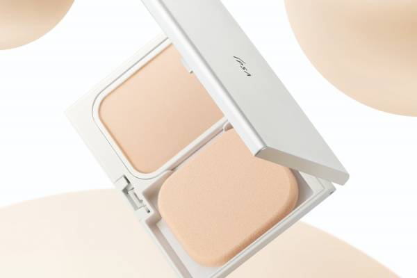 イプサ23年春ベースメイク、“皮脂を味方に！？”サラサラ美肌が続く新パウダーファンデーション