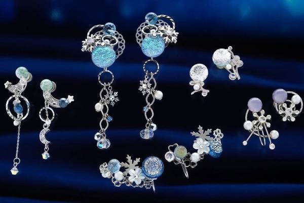 京都発“ピアスのようなイヤリング”「ぴあり」銀世界テーマの冬新作、輝く雪の結晶モチーフ