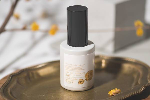 オサジ22年冬フレグランス、フルーティな“蝋梅の香り”＆シベリアモミの精油もプラス