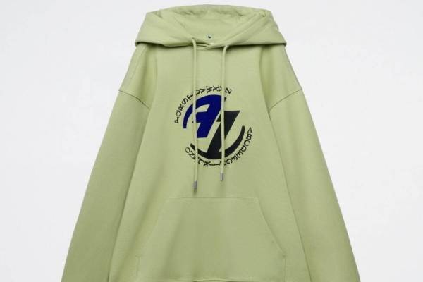 ZARA×「アーダーエラー」第2弾、“A＆Z”の円形グラフィックスウェットやパッチワークニット