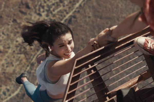 映画『FALL／フォール』“地上600mの超高所”で食料なし・救助なし、絶体絶命サバイバル・スリラー