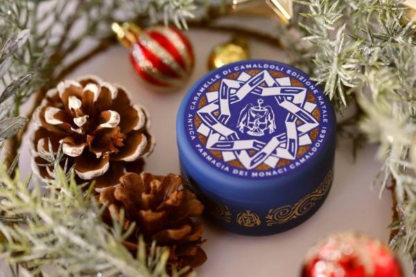 世界最古の修道院薬局が作る「カマルドリの修道院キャンディ」クリスマス限定アンティーク風缶＆キャンディ