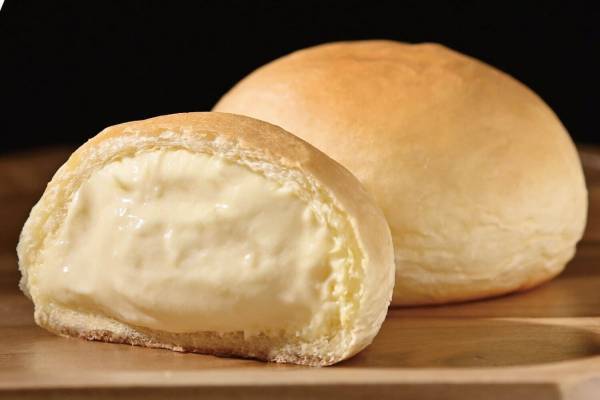 八天堂「くりーむパン」がリニューアル、一口頬張るとクリームが溢れる新比率