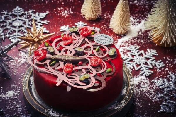カファレル神戸北野本店のクリスマスケーキ2022、モミの木のハチミツを使用した深紅のケーキ