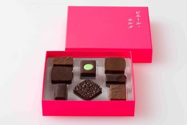 Made in ピエール・エルメの23年バレンタインチョコ、“ネオンカラー”ボックスで