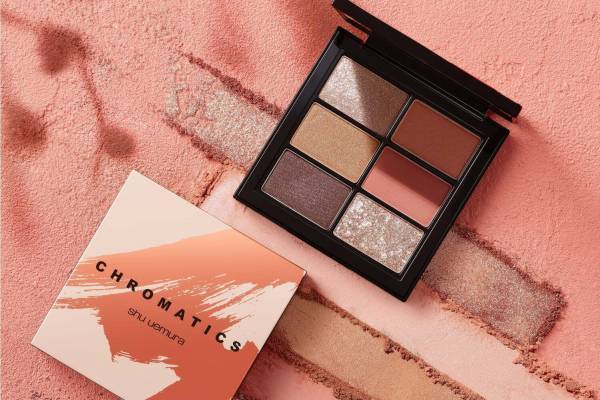 シュウ ウエムラ23年春コスメ、“水面に浮かぶ花々”着想の6色アイパレ＆うるうる桜色リップ