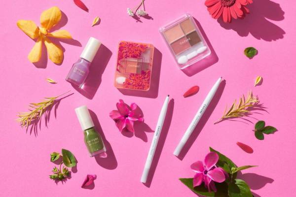 ちふれ23年春コスメ、透明パープルの限定アイパレ＆大人ラベンダーの新色ネイルなど