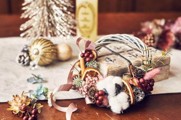 ザ ストリングス 表参道「ストリングス クリスマス マルシェ」リースやアンティーク小物が集結