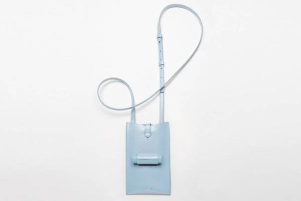 ラ ブーシュ ルージュ初のレザーバッグ、“リップスティック収納可能”なポケット付き