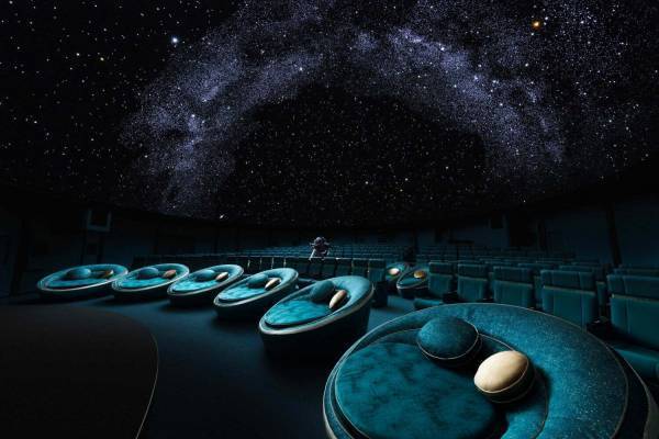 プラネタリウムで「星地巡礼」の旅、有楽町＆押上で - 伊勢志摩・沖縄などの絶景と星物語