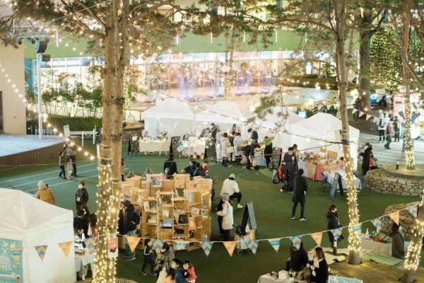 東京ドームシティ「クリスマスギフトマーケット」クリスマス雑貨やグルメが集結、移動映画館も