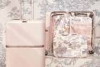 スナイデル×サムソナイトのスーツケース、“トワルドジュイ柄”の内装＆ピンクベージュカラーで