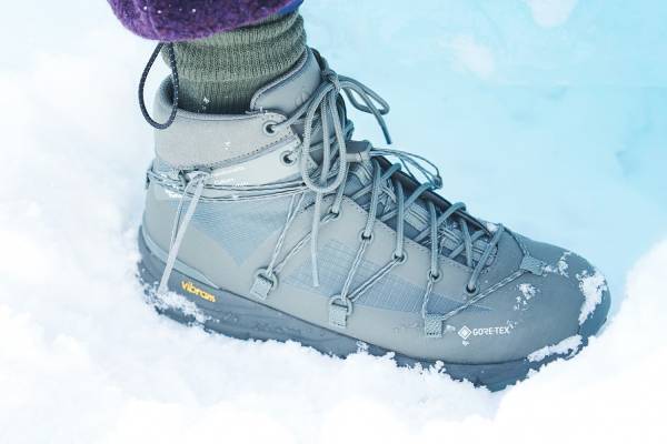 エフシーイー×ダナーの初コラボブーツ、ゴアテックスアッパー×ヴィブラムソールを採用