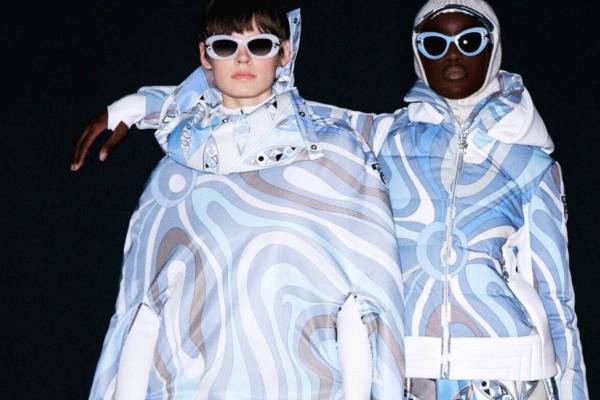 プッチ×フザルプ”カラフル柄”スキースーツ&ジャケット、絡み合う魚のチャームをセット