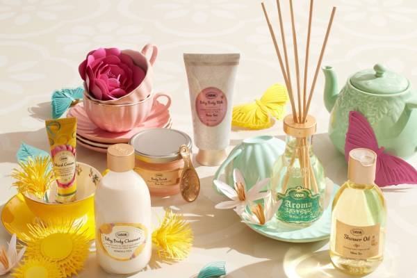SABON“お茶の香り”「ティーセレモニー コレクション」ミモザティー着想の限定バスケアなど