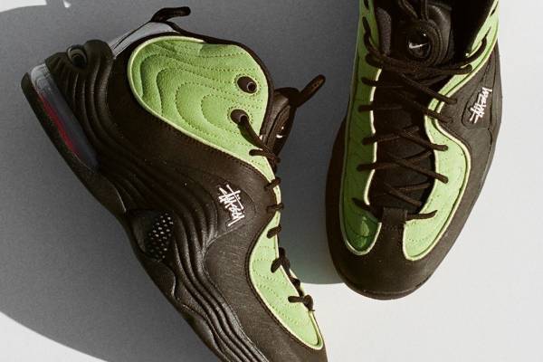 ナイキ×ステューシーのスニーカー「エア ペニー 2」、ロゴ入り異素材アッパーで