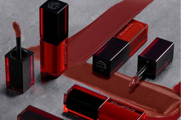 シュウ ウエムラ23年春コスメ“大胆高発色”が続くリキッドルージュ、ほうじ茶ブラウンなど全6色