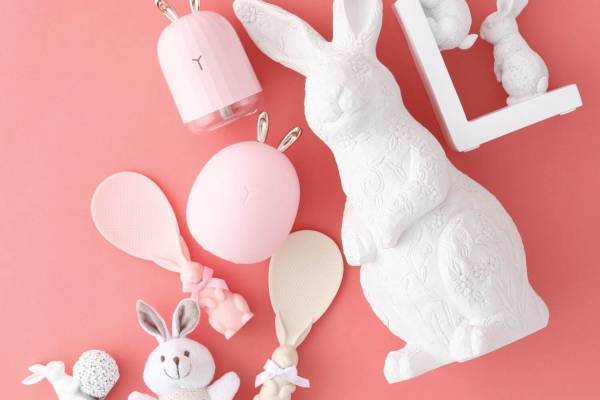 フランフラン23年干支「うさぎ」グッズ、“木彫り風”立つしゃもじ＆“ぽよぽよ”シリコンライト